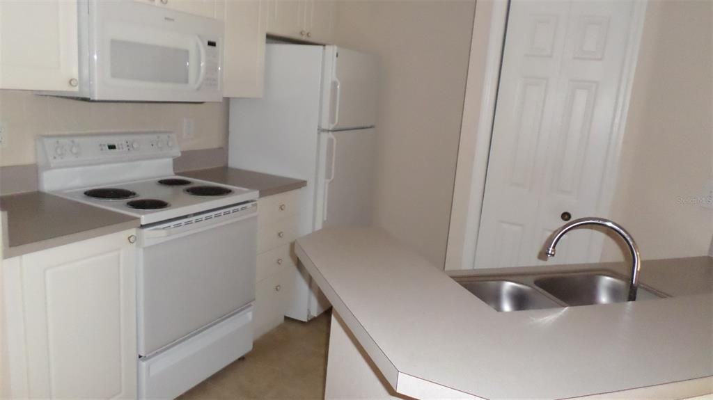 Active With Contract: $160,000 (1 beds, 1 baths, 792 Square Feet)