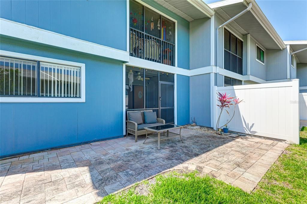 Active With Contract: $192,500 (2 beds, 2 baths, 936 Square Feet)