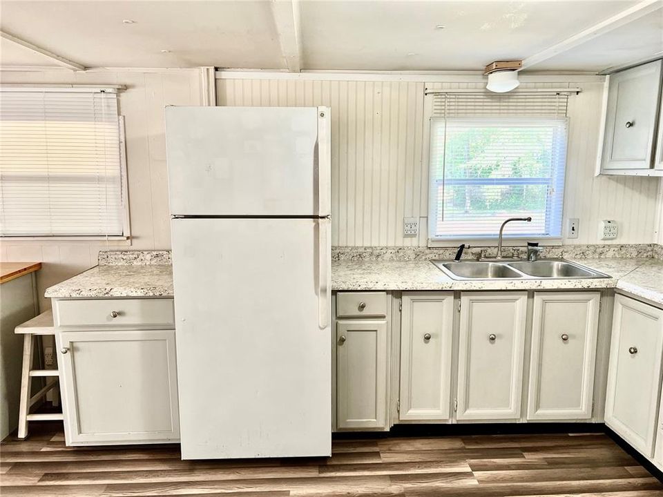 For Sale: $135,000 (2 beds, 1 baths, 852 Square Feet)