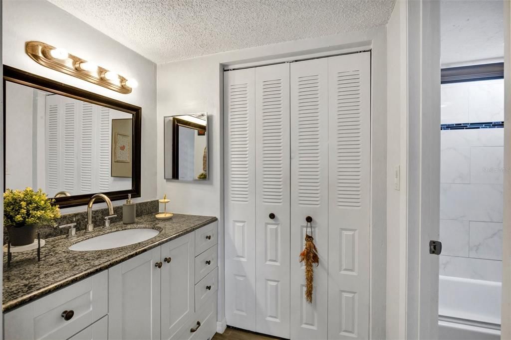 Ensuite owner's suite bath vanity & reach-in closet