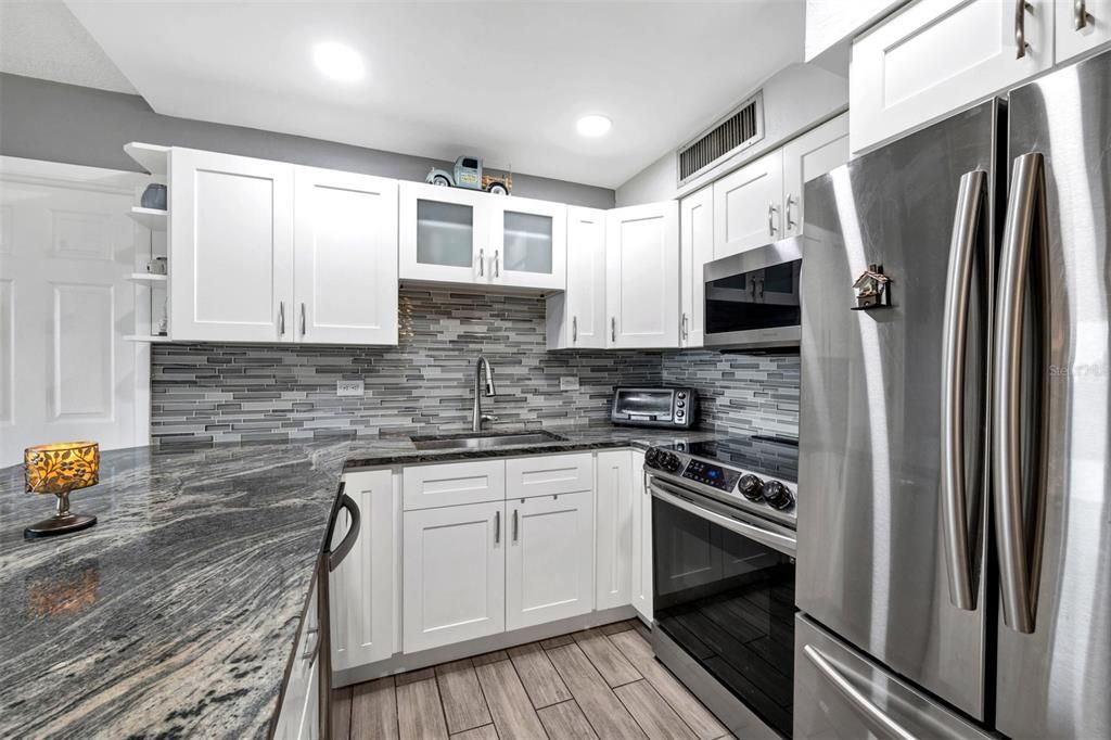 Modern kitchen  w/ breakfast bar