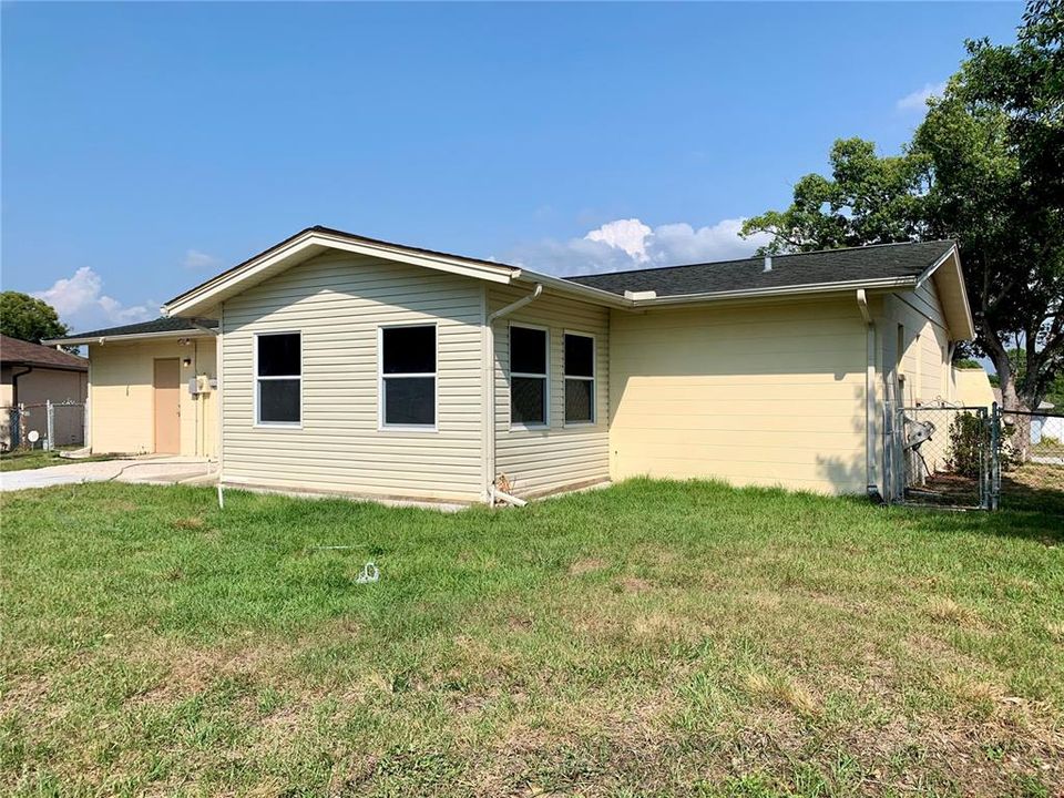 Active With Contract: $230,000 (2 beds, 2 baths, 1075 Square Feet)