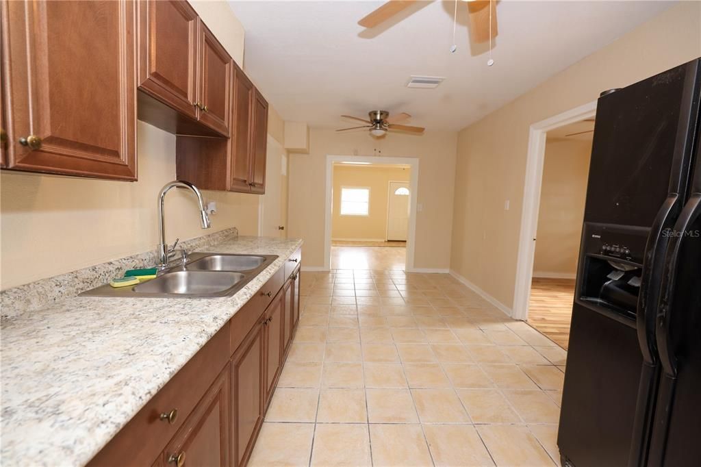 For Sale: $288,900 (4 beds, 2 baths, 1210 Square Feet)