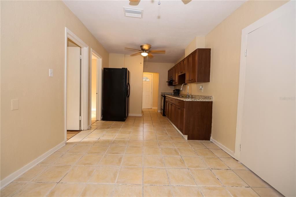 For Sale: $288,900 (4 beds, 2 baths, 1210 Square Feet)