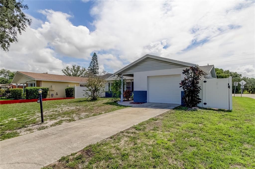 Active With Contract: $372,000 (4 beds, 2 baths, 1178 Square Feet)