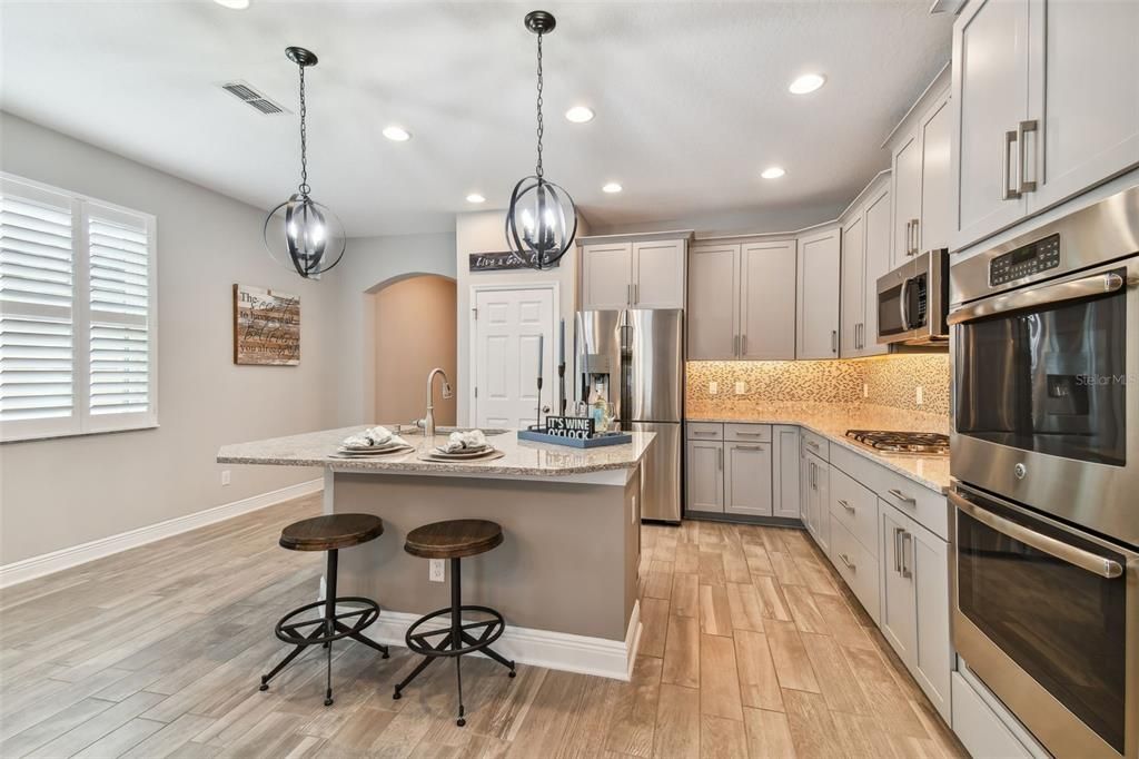 Active With Contract: $699,000 (4 beds, 3 baths, 2988 Square Feet)