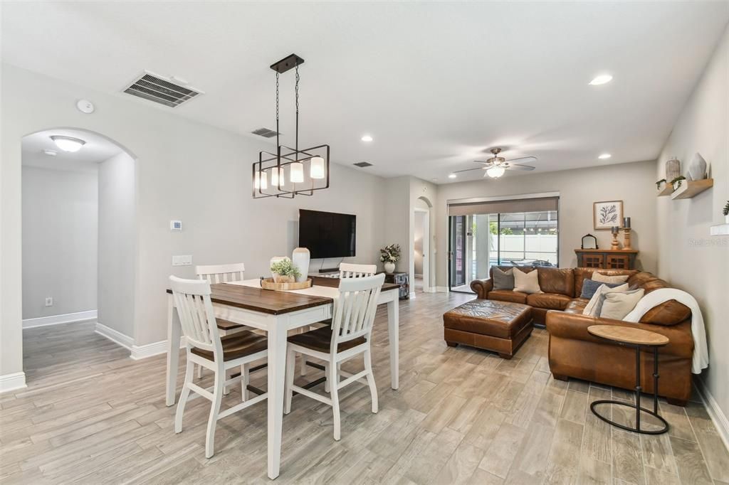 Active With Contract: $699,000 (4 beds, 3 baths, 2988 Square Feet)