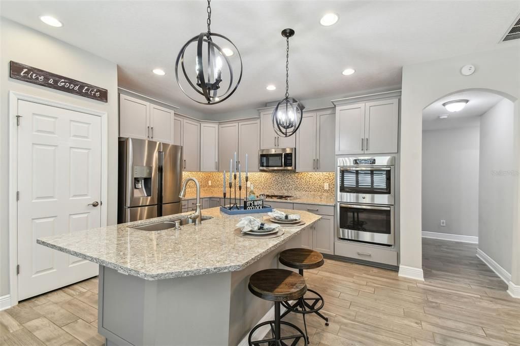 Active With Contract: $699,000 (4 beds, 3 baths, 2988 Square Feet)