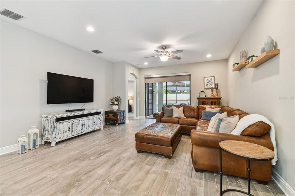 Active With Contract: $699,000 (4 beds, 3 baths, 2988 Square Feet)