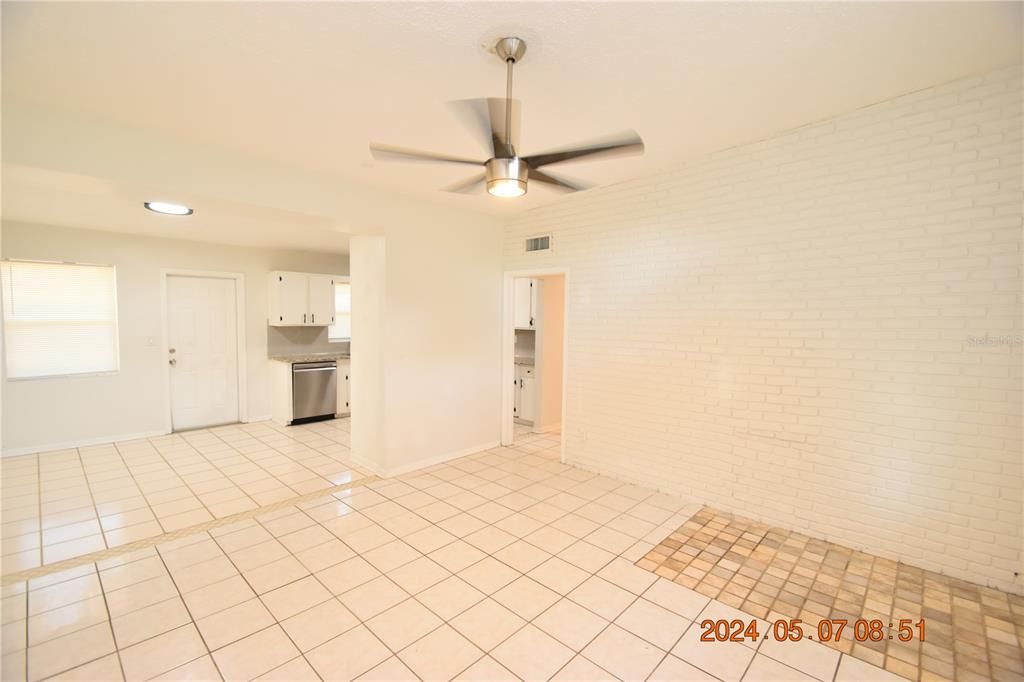 For Rent: $2,050 (4 beds, 2 baths, 1228 Square Feet)