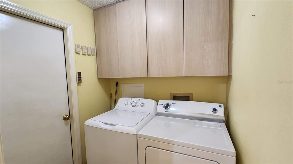 Washer / Dryer Included
