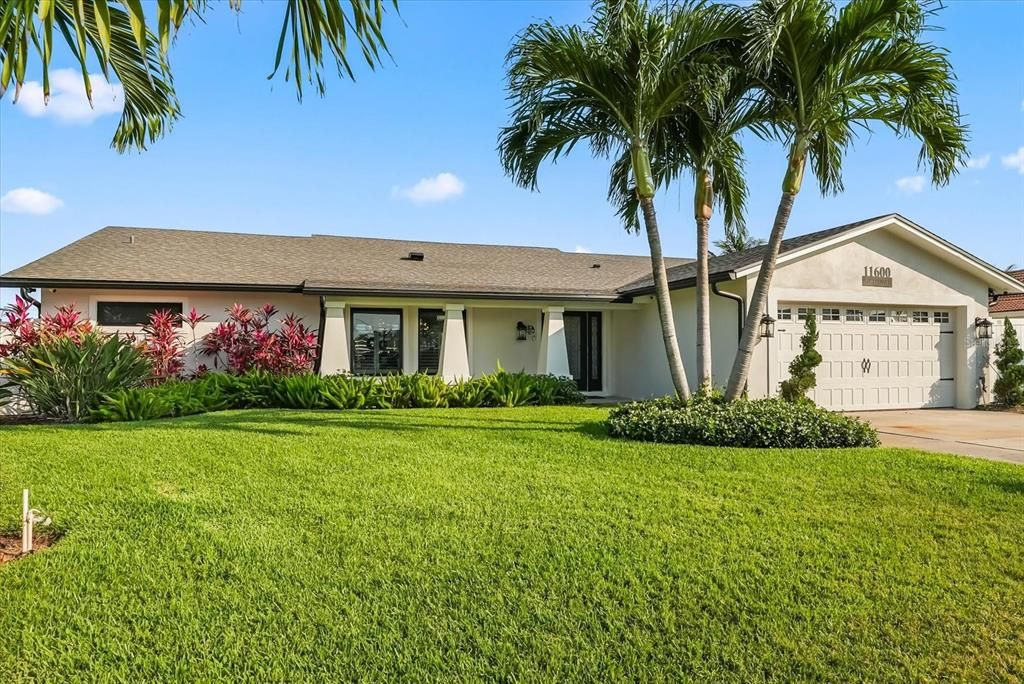 For Sale: $2,000,000 (3 beds, 2 baths, 2230 Square Feet)