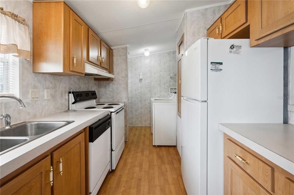 Active With Contract: $145,000 (2 beds, 2 baths, 920 Square Feet)