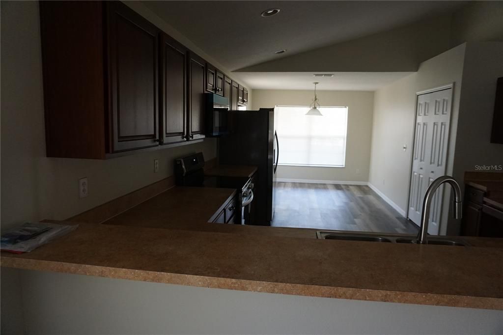 For Rent: $1,900 (3 beds, 2 baths, 1816 Square Feet)