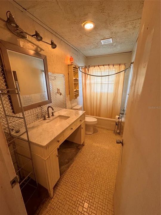 待售: $200,000 (2 贝兹, 2 浴室, 2252 平方英尺)