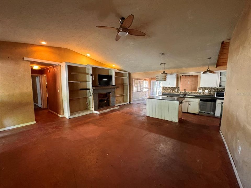 For Sale: $175,000 (2 beds, 2 baths, 2252 Square Feet)