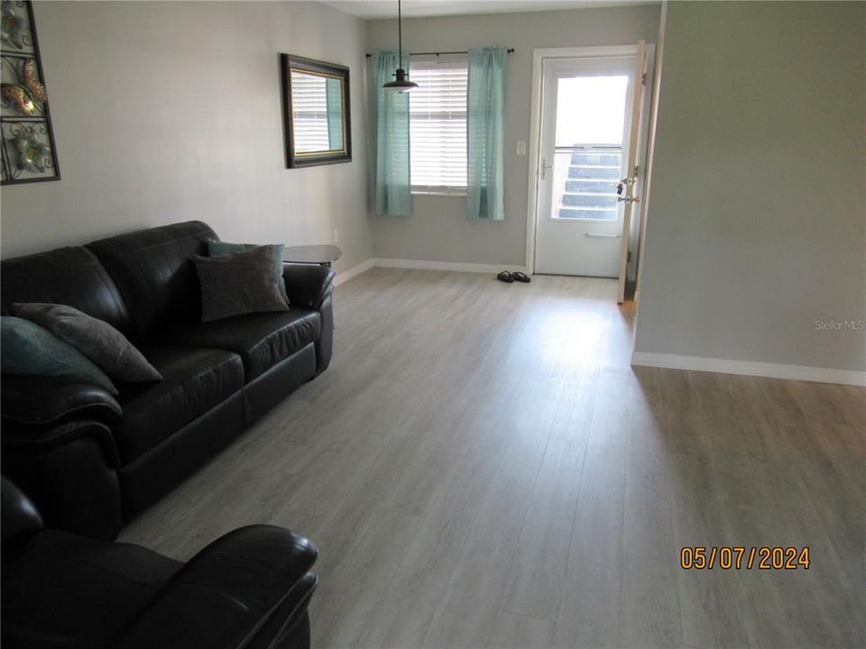 For Sale: $169,900 (2 beds, 2 baths, 862 Square Feet)