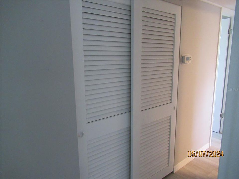 AIR CONDITIONING UNIT AND LARGE STORAGE UNIT