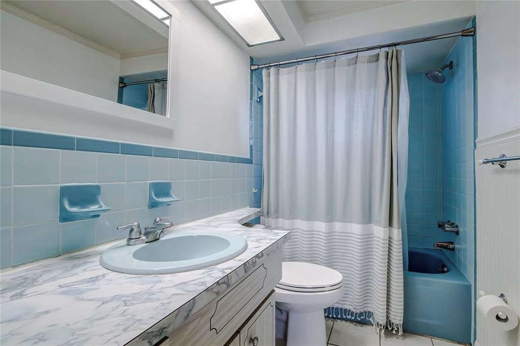 For Sale: $295,000 (2 beds, 2 baths, 1408 Square Feet)