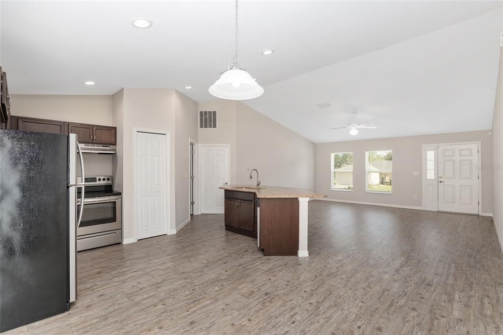 Recently Sold: $249,999 (3 beds, 2 baths, 1345 Square Feet)