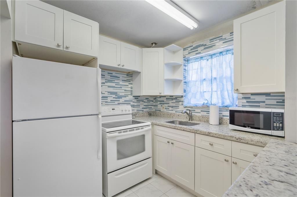 Active With Contract: $99,000 (1 beds, 1 baths, 703 Square Feet)