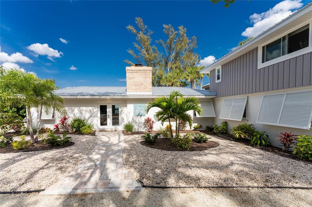 For Sale: $1,800,000 (3 beds, 2 baths, 1847 Square Feet)