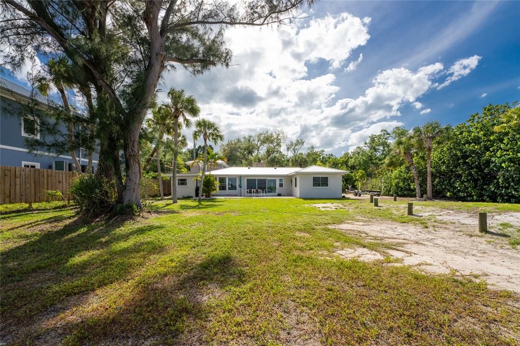 For Sale: $1,800,000 (3 beds, 2 baths, 1847 Square Feet)