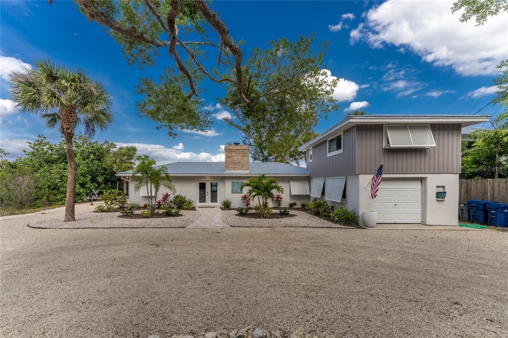 For Sale: $1,800,000 (3 beds, 2 baths, 1847 Square Feet)