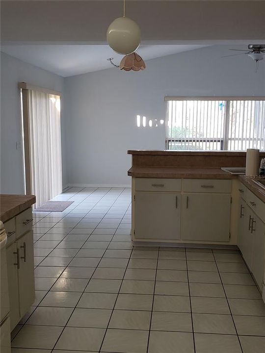 For Rent: $2,200 (3 beds, 2 baths, 1811 Square Feet)