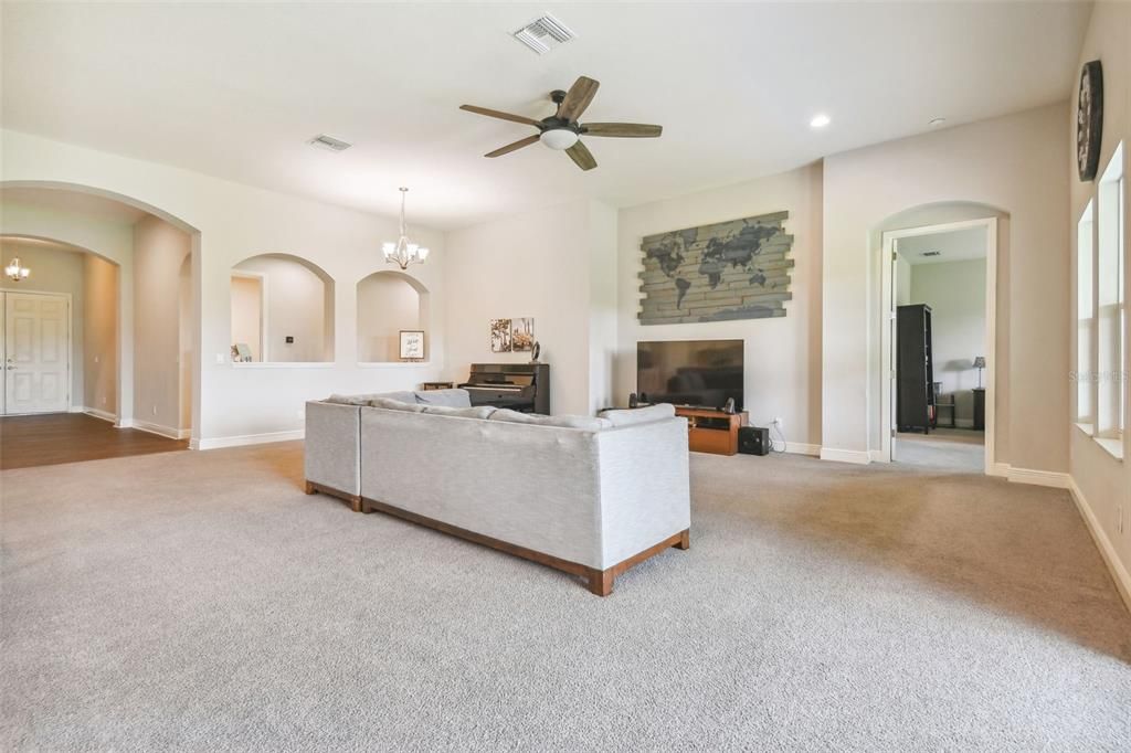 Recently Sold: $699,000 (5 beds, 3 baths, 2717 Square Feet)