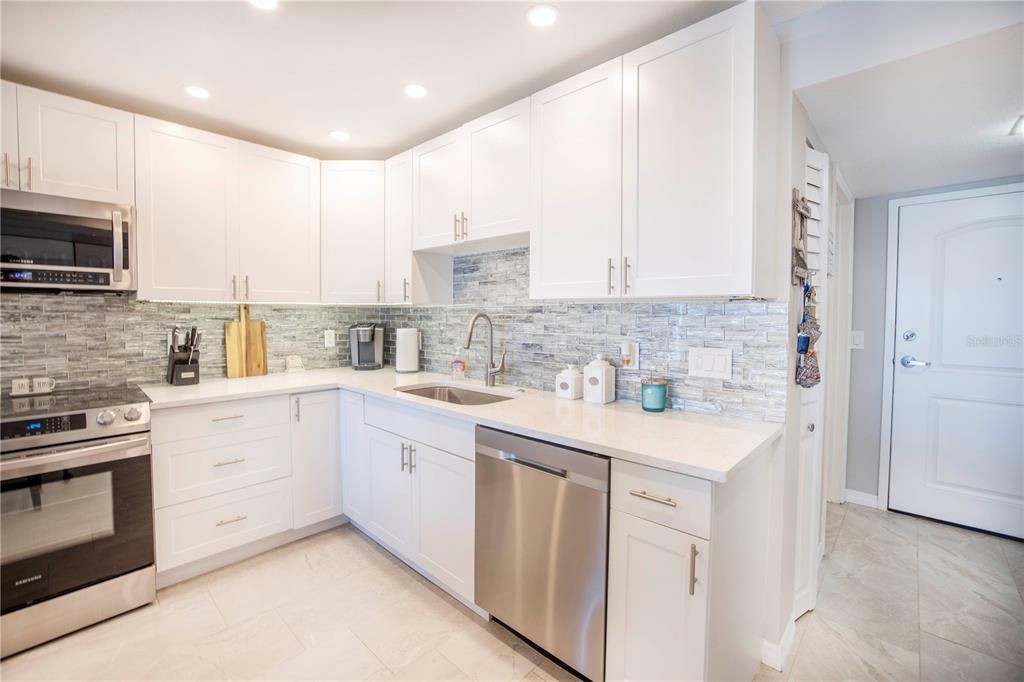 For Sale: $465,000 (2 beds, 1 baths, 1120 Square Feet)