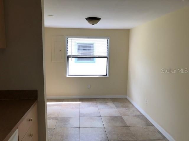 For Rent: $1,950 (2 beds, 1 baths, 922 Square Feet)