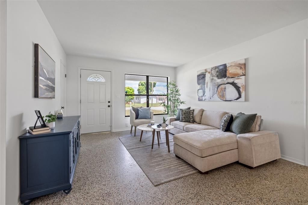 Recently Sold: $405,000 (3 beds, 2 baths, 1576 Square Feet)