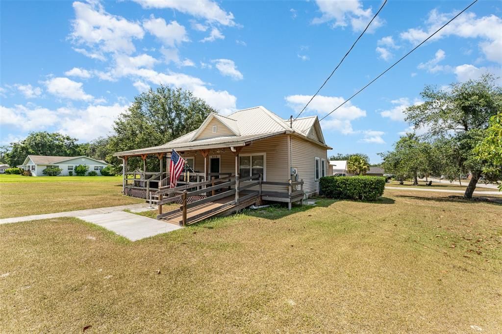 For Sale: $295,000 (3 beds, 2 baths, 1664 Square Feet)