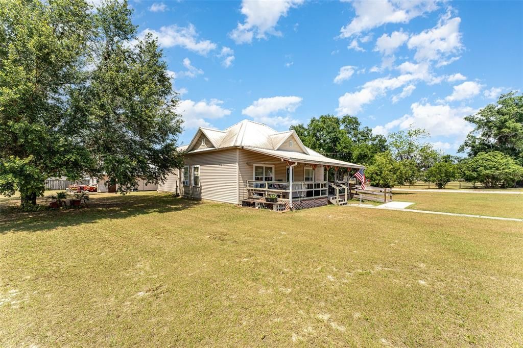 For Sale: $295,000 (3 beds, 2 baths, 1664 Square Feet)