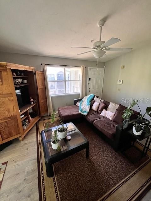 For Sale: $125,990 (1 beds, 1 baths, 635 Square Feet)