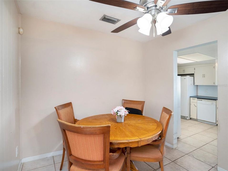 For Sale: $279,900 (2 beds, 2 baths, 1119 Square Feet)