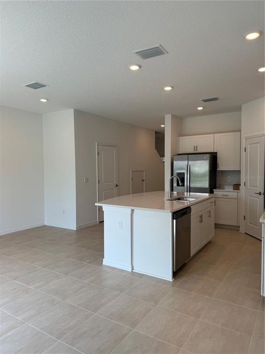 For Rent: $2,200 (3 beds, 2 baths, 1373 Square Feet)