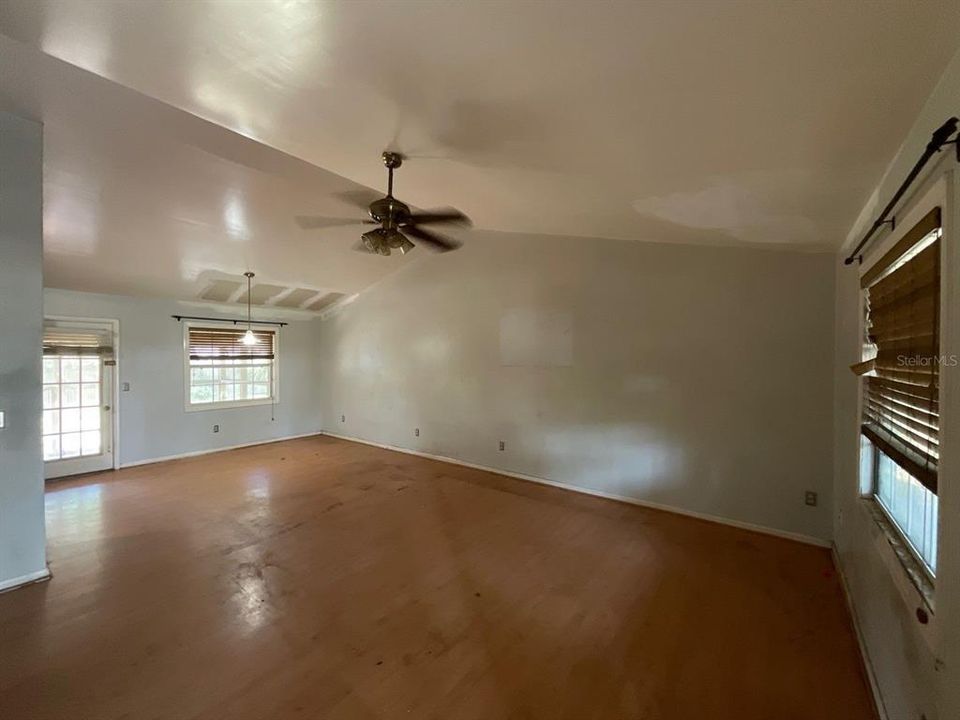 For Sale: $279,900 (3 beds, 2 baths, 1508 Square Feet)