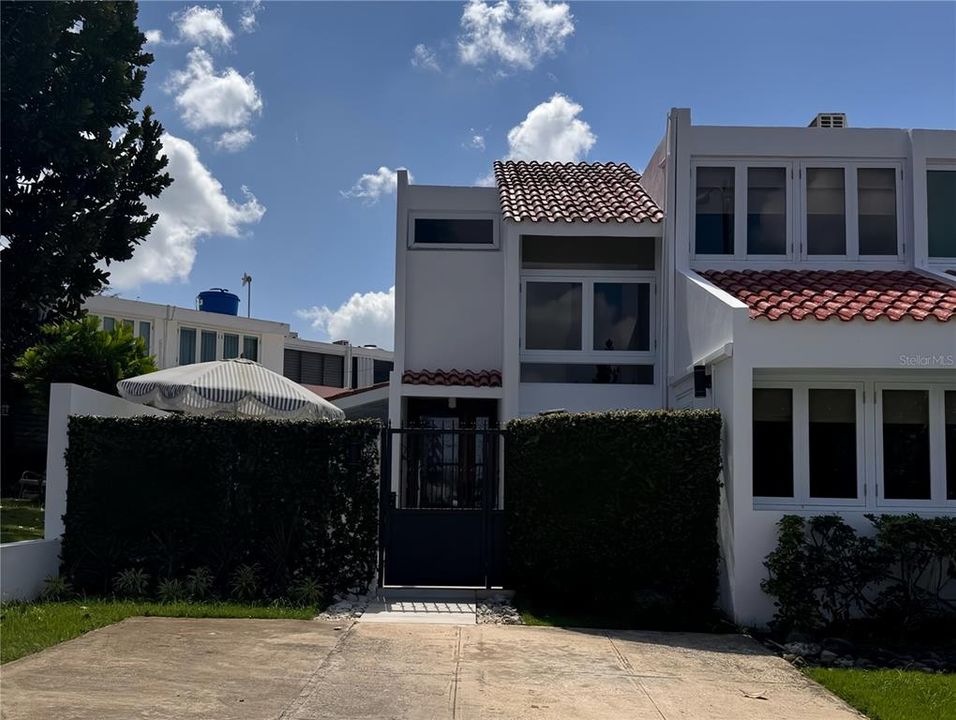 Vendido Recientemente: $465,000 (3 camas, 2 baños, 1868 Pies cuadrados)