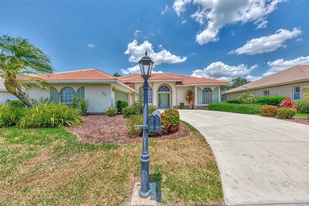 For Sale: $599,000 (3 beds, 2 baths, 2339 Square Feet)