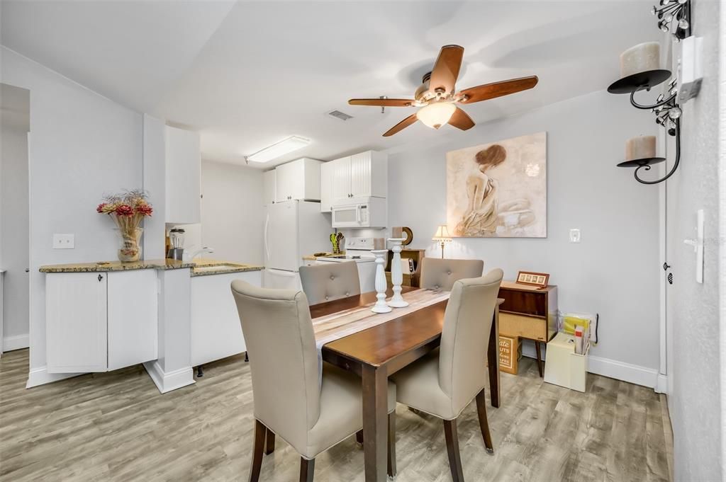 Recently Sold: $135,000 (1 beds, 1 baths, 729 Square Feet)
