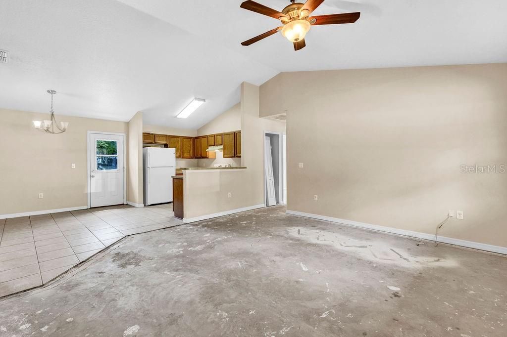 Active With Contract: $219,900 (3 beds, 2 baths, 1176 Square Feet)