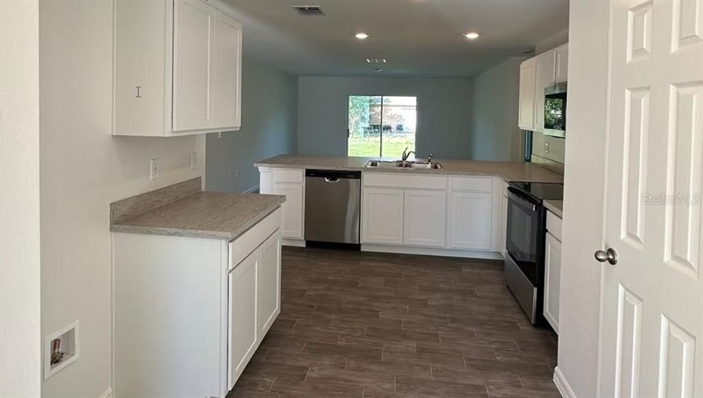 For Sale: $319,990 (3 beds, 2 baths, 1552 Square Feet)