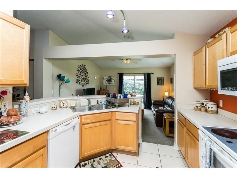 For Rent: $2,699 (4 beds, 2 baths, 1874 Square Feet)