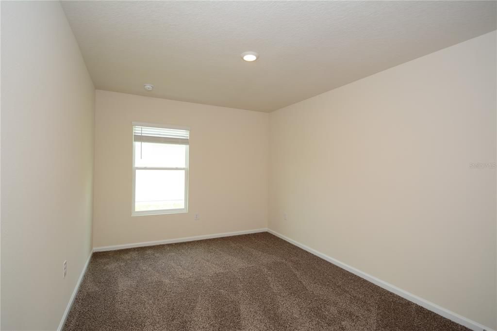 For Rent: $2,150 (4 beds, 2 baths, 1699 Square Feet)