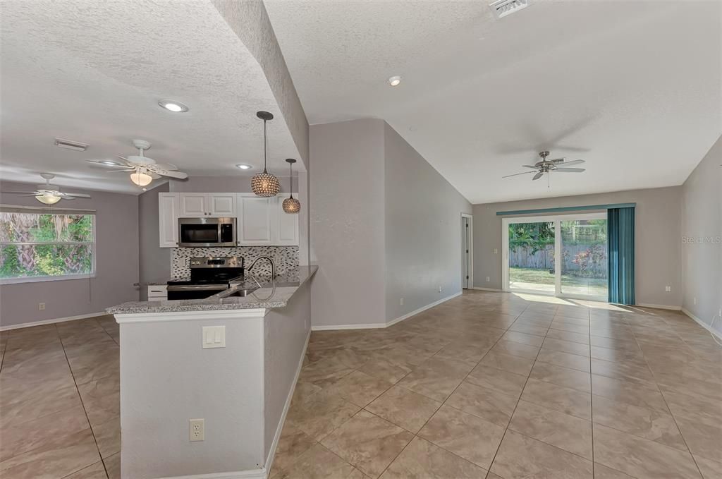 Active With Contract: $274,700 (3 beds, 2 baths, 1256 Square Feet)