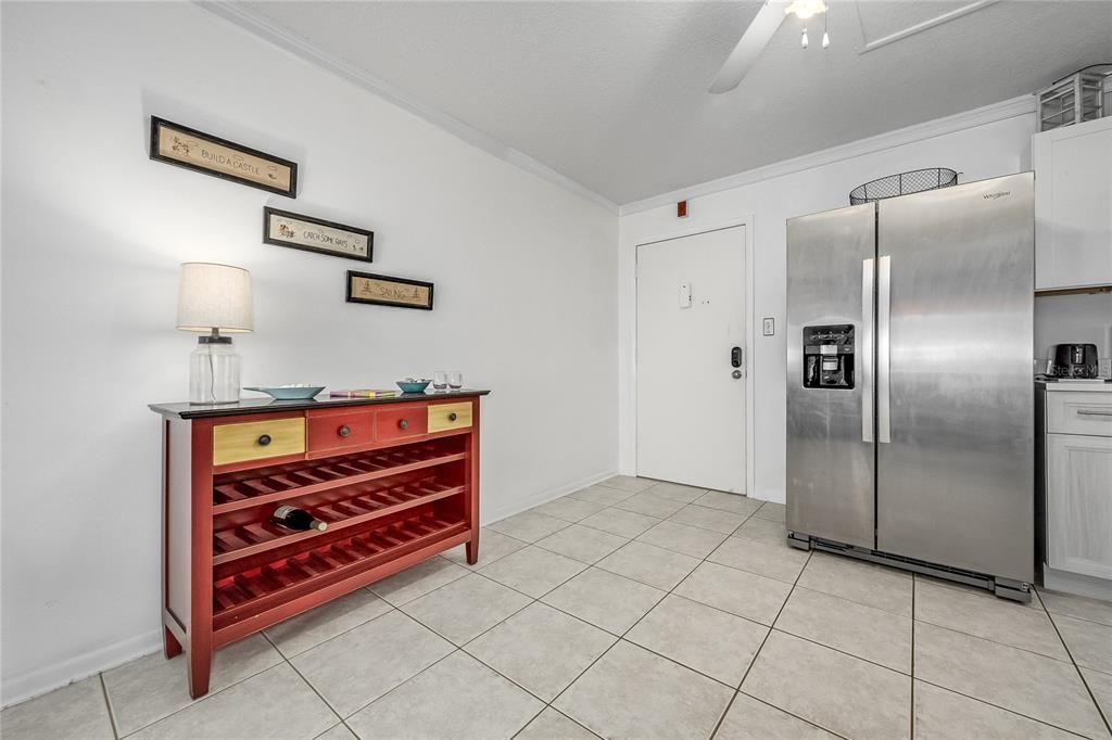 For Sale: $320,000 (1 beds, 1 baths, 754 Square Feet)