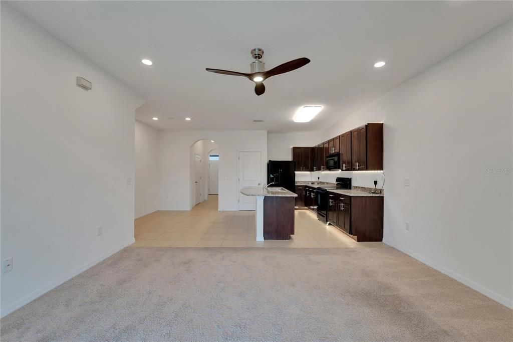 For Rent: $2,250 (3 beds, 2 baths, 1707 Square Feet)