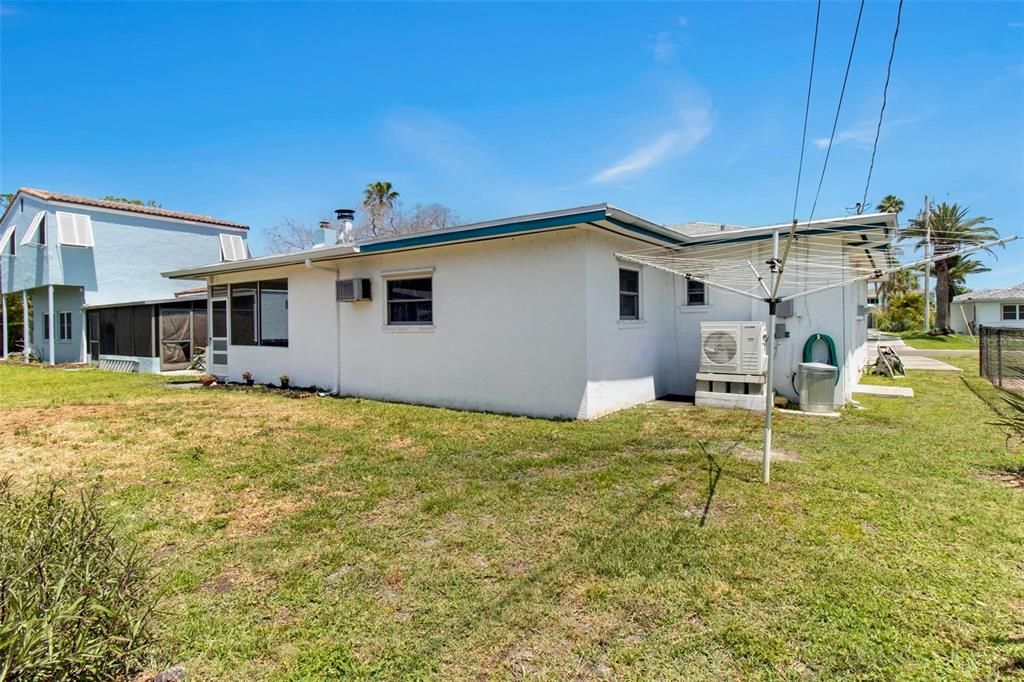 Active With Contract: $575,000 (2 beds, 2 baths, 1375 Square Feet)